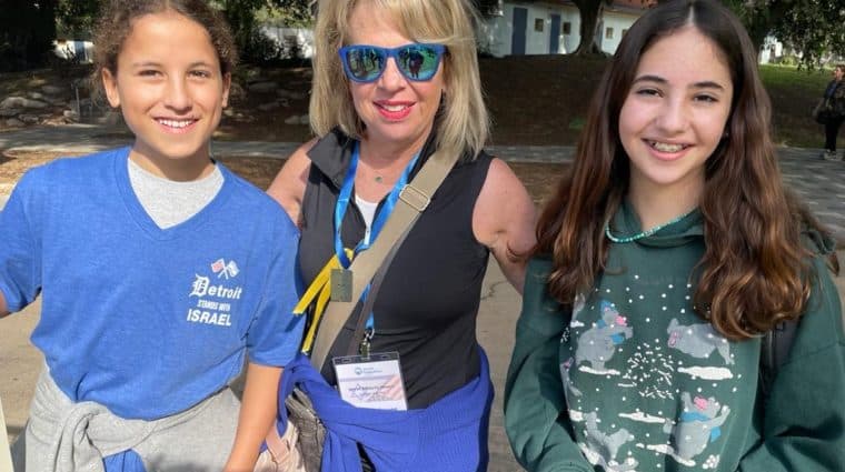 Betsy Heuer With Kfar Silver Students | ORT America