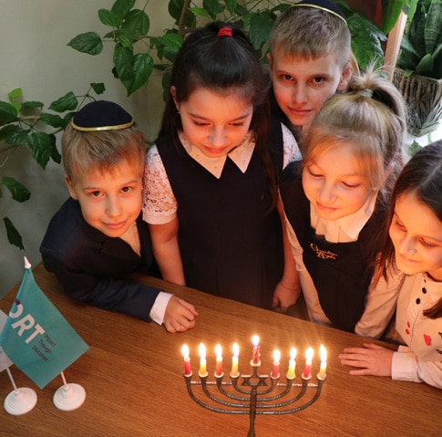 Jewish Values | ORT America Children experiencing Jewish Values